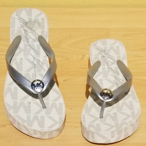 michael kors bedford platform flip flops